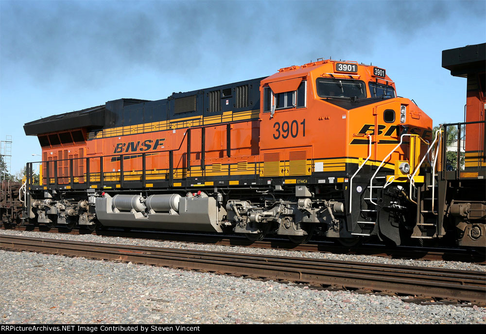 BNSF ET44C4 #3901